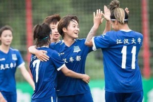  阿森纳女足三冠王庆典，男足联动创历史时刻  
